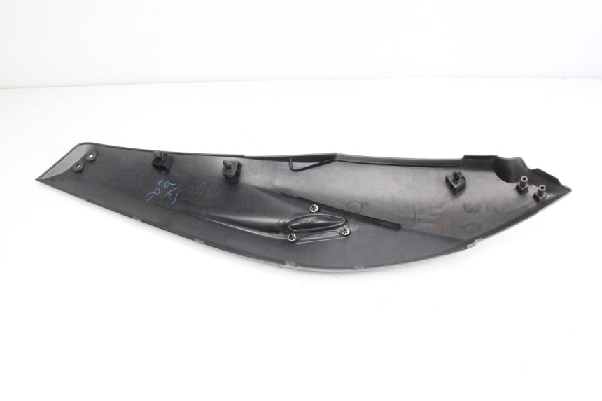 photo de CACHE SOUS SELLE GAUCHE YAMAHA XP T-MAX TMAX 500 (2008 - 2012)