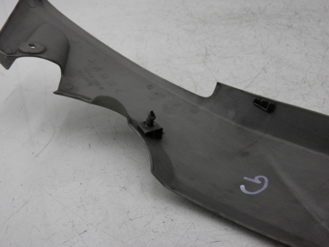 photo de CACHE SOUS SELLE GAUCHE YAMAHA XP T-MAX TMAX 500 (2004 - 2007)