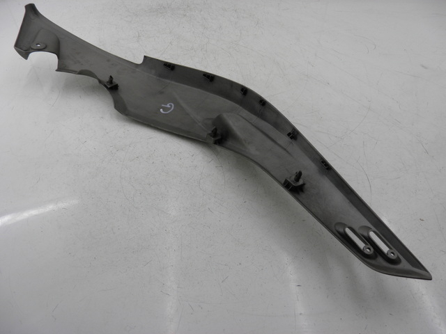 photo de CACHE SOUS SELLE GAUCHE YAMAHA XP T-MAX TMAX 500 (2004 - 2007)