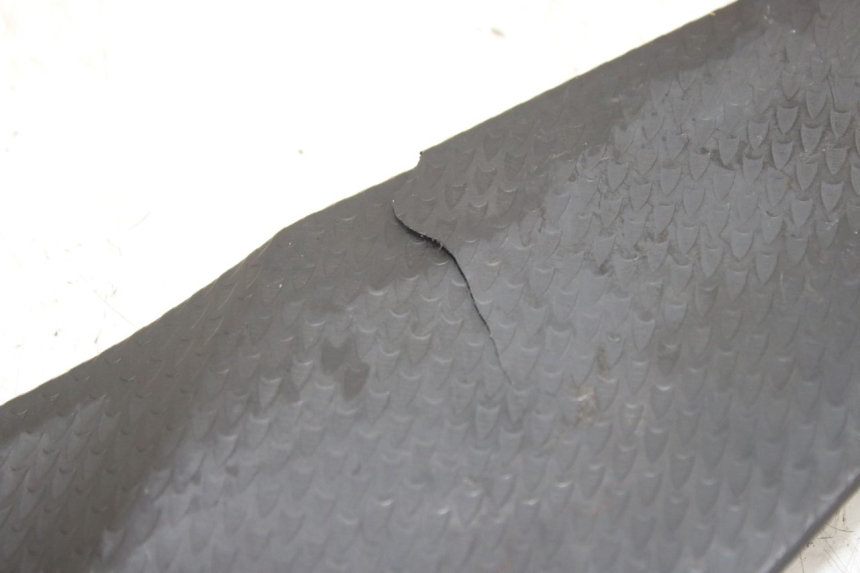 photo de CACHE SOUS SELLE GAUCHE YAMAHA YZF R1 1000 (2007 - 2008)