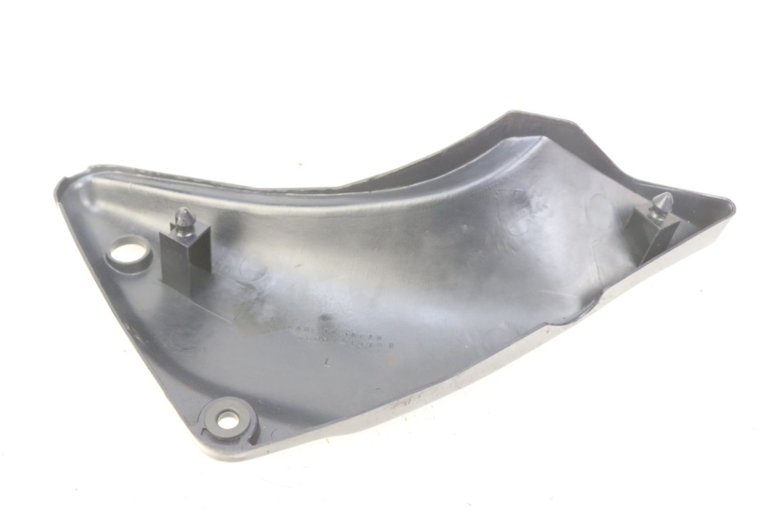 photo de CACHE SOUS SELLE GAUCHE KAWASAKI ZEPHYR 1100 ( - 1995)