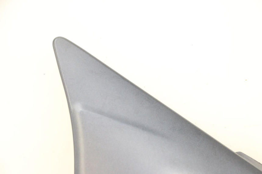 photo de CACHE SOUS SELLE GAUCHE KAWASAKI ZR 7 750 (1999 - 2001) - Détails caractéristiques