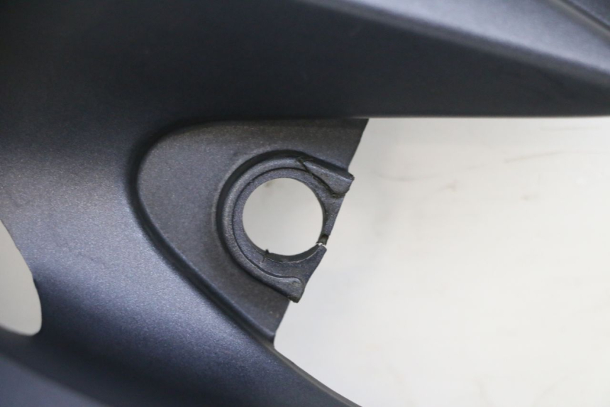 photo de CACHE SOUS SELLE GAUCHE KAWASAKI ZR 7 750 (1999 - 2001) - État de surface