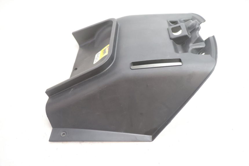photo de CACHE SOUS SELLE GILERA GP 800 (2007 - 2013) - Détail de la pièce