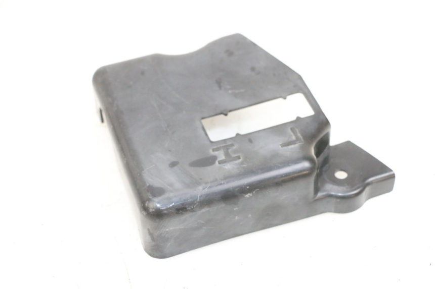 photo de CACHE SOUS SELLE KAWASAKI GPX R WARBIRD 600 (1988 - 1993) - Zoom état d’usage