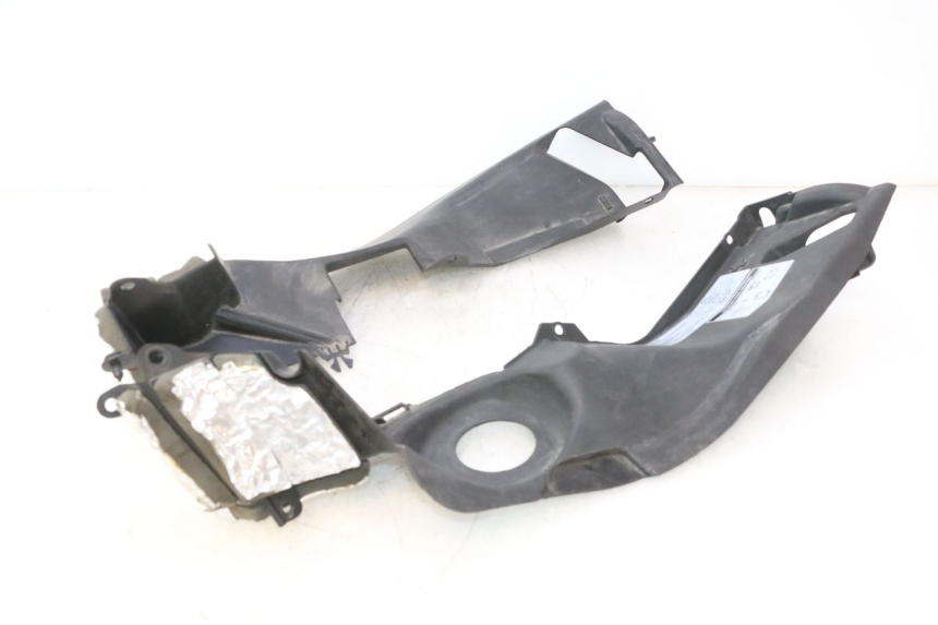 photo de CACHE SOUS SELLE CAN-AM SPYDER RS 1000 (2008 - 2012) - Gros plan technique