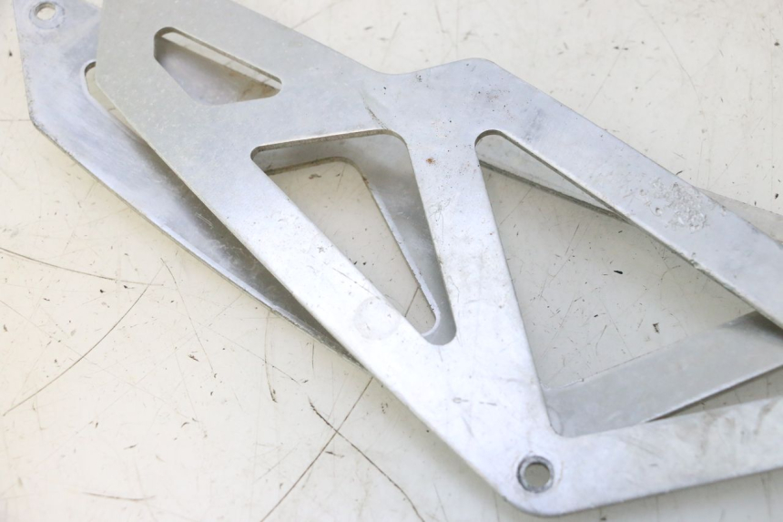 photo de CACHE SOUS SELLE PEUGEOT TREKKER 50 (1995 - 2004) - Gros plan technique