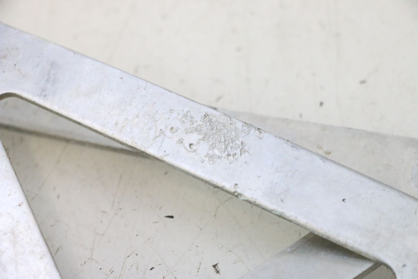 photo de CACHE SOUS SELLE PEUGEOT TREKKER 50 (1995 - 2004) - Points de fixation