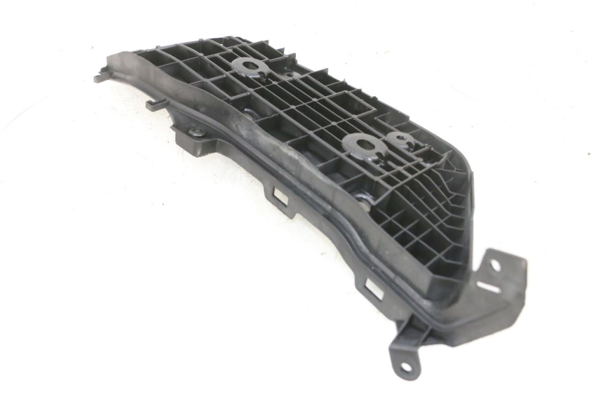 photo de CALE PIED ARRIERE DROIT SUZUKI BURGMAN 650 (2013 - 2020)