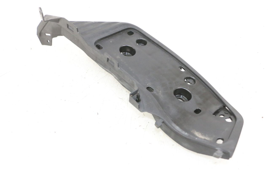 photo de CALE PIED ARRIERE DROIT SUZUKI BURGMAN 650 (2013 - 2020)