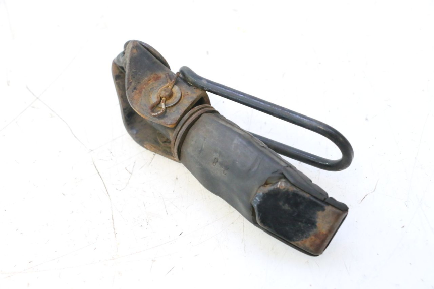 photo de CALE PIED ARRIERE DROIT HONDA CB TWO FIFTY 250 (1991 - 2002) - Points de fixation