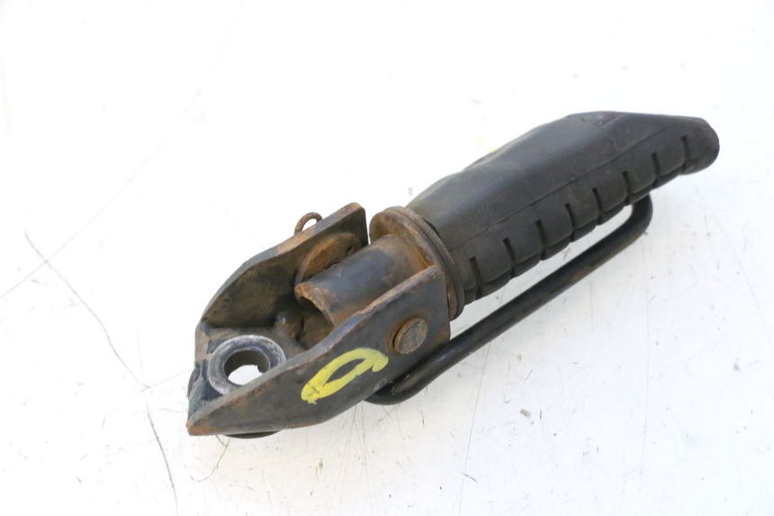 photo de CALE PIED ARRIERE DROIT HONDA CB TWO FIFTY 250 (1991 - 2002) - État de surface
