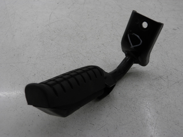 photo de CALE PIED ARRIERE DROIT DAELIM S2 FI 125 (2008 - 2012) - Autre angle de vue