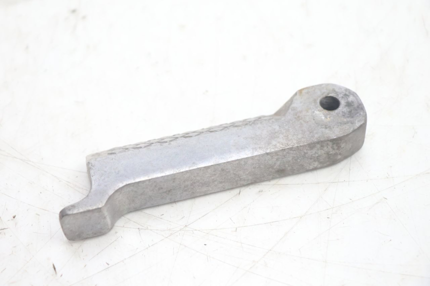 photo de CALE PIED ARRIERE DROIT CF MOTO E-CHARM 125 (2005 - 2008) - Zoom état d’usage
