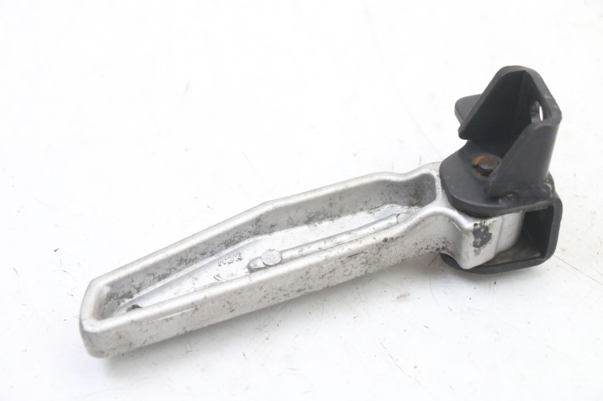 photo de CALE PIED ARRIERE DROIT SYM FIDDLE 3 III 125 (2014 - 2020) - Gros plan technique