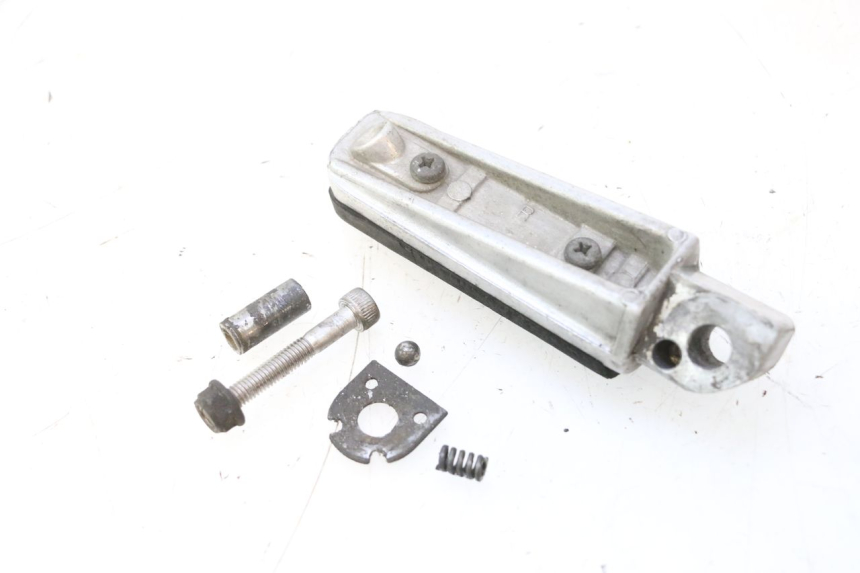 photo de CALE PIED ARRIERE DROIT YAMAHA FJR 1300 (2001 - 2005) - Autre angle de vue