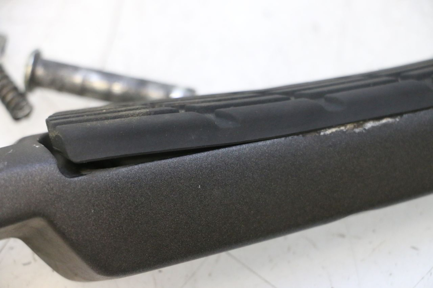 photo de CALE PIED ARRIERE DROIT HONDA FJS SILVER WING SILVERWING 400 (2005 - 2008) - Détail de la pièce