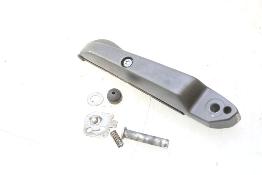 photo de CALE PIED ARRIERE DROIT HONDA FJS SILVER WING SILVERWING 400 (2005 - 2008) - Autre angle de vue