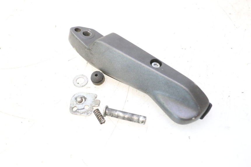 photo de CALE PIED ARRIERE DROIT HONDA FJS SILVER WING SILVERWING 400 (2005 - 2008) - Gros plan technique
