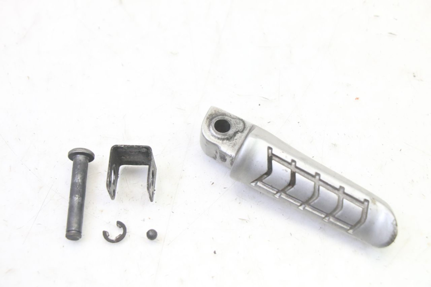 photo de CALE PIED ARRIERE DROIT BMW G310 R 310 (2016 - 2020)