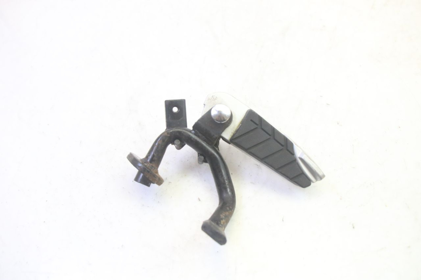 photo de CALE PIED ARRIERE DROIT SYM GTS EVO 125 (2009 - 2013) - Zoom état d’usage