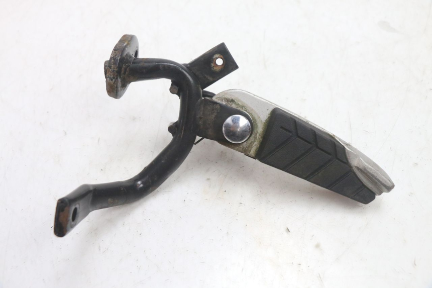 photo de CALE PIED ARRIERE DROIT SYM GTS EVO 125 (2009 - 2013) - Vue principale