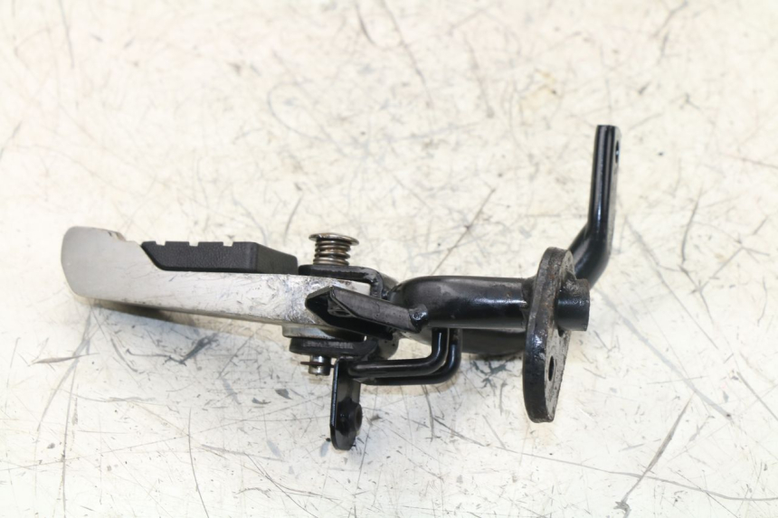 photo de CALE PIED ARRIERE DROIT SYM GTS 125 (2005 - 2008)