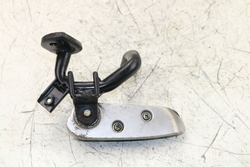 photo de CALE PIED ARRIERE DROIT SYM GTS 125 (2005 - 2008)