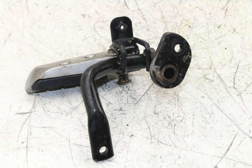 photo de CALE PIED ARRIERE DROIT SYM GTS 125 (2005 - 2008)