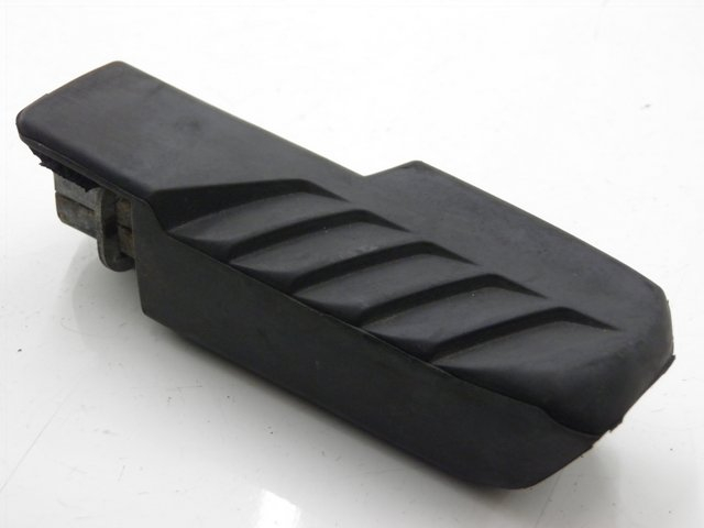 photo de CALE PIED ARRIERE DROIT HONDA FES S-WING SWING 125 (2007 - 2015)
