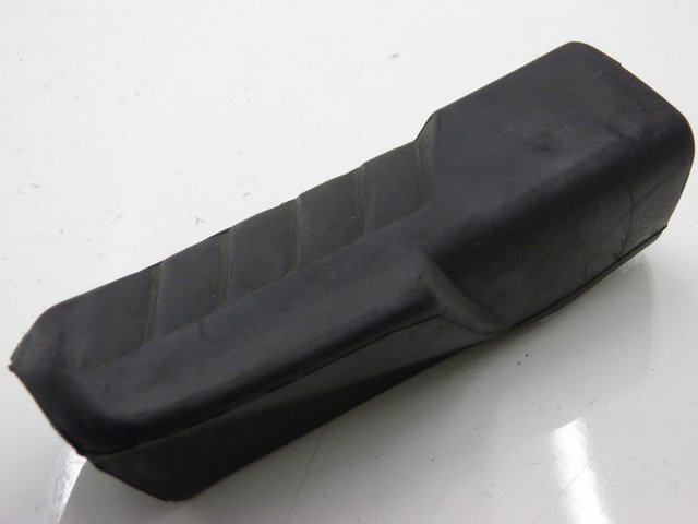 photo de CALE PIED ARRIERE DROIT HONDA FES S-WING SWING 125 (2007 - 2015)