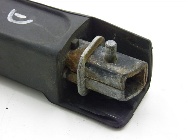 photo de CALE PIED ARRIERE DROIT HONDA FES S-WING SWING 125 (2007 - 2015)