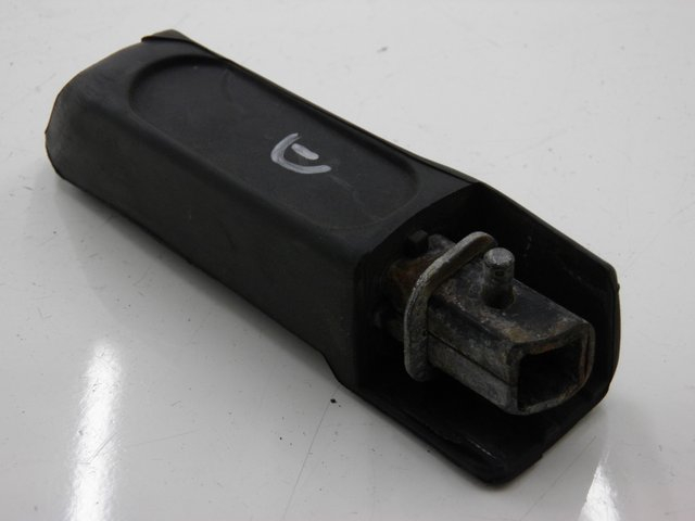 photo de CALE PIED ARRIERE DROIT HONDA FES S-WING SWING 125 (2007 - 2015)