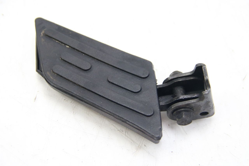 photo de CALE PIED ARRIERE DROIT PEUGEOT KISBEE 2T 50 (2018 - 2022)