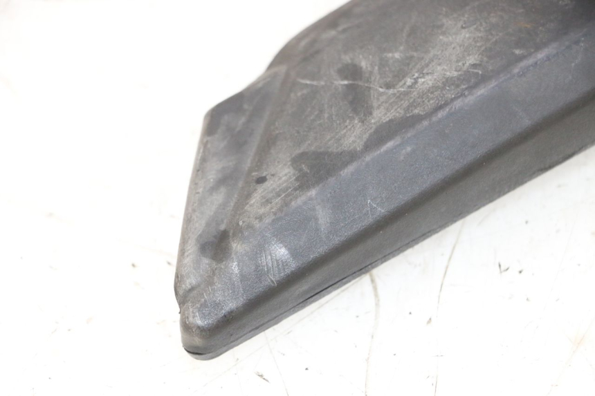 photo de CALE PIED ARRIERE DROIT PEUGEOT KISBEE 2T 50 (2010 - 2017) - Gros plan technique