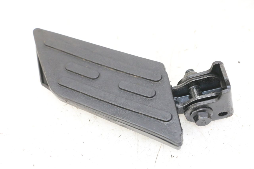 photo de CALE PIED ARRIERE DROIT PEUGEOT KISBEE 4T 50 (2010 - 2017) - Points de fixation