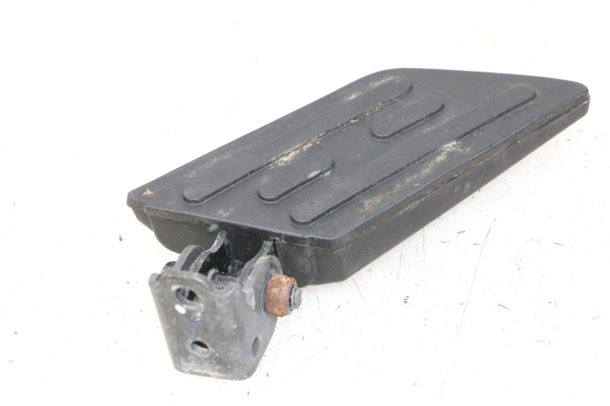photo de CALE PIED ARRIERE DROIT PEUGEOT KISBEE 4T 50 (2018 - 2022)