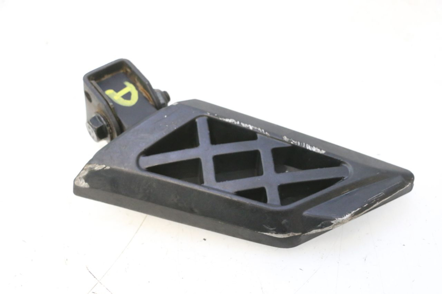photo de CALE PIED ARRIERE DROIT PEUGEOT KISBEE 4T 50 (2023 - 2026) - Gros plan technique