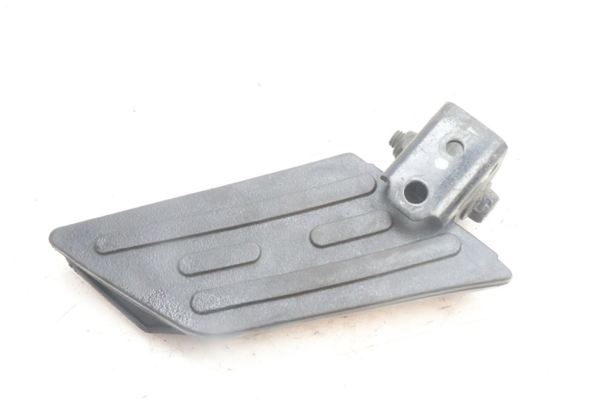 photo de CALE PIED ARRIERE DROIT PEUGEOT KISBEE 4T 50 (2010 - 2017) - Détail de la pièce
