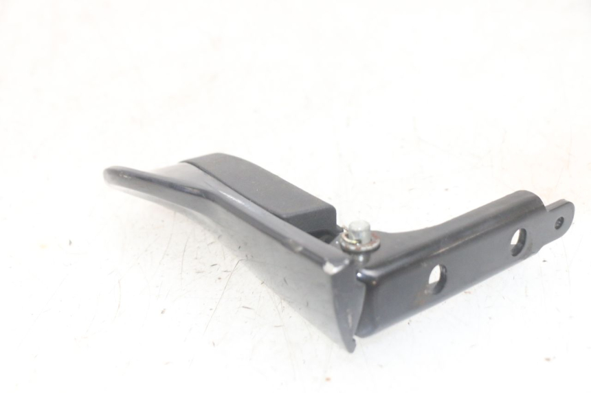 photo de CALE PIED ARRIERE DROIT PIAGGIO MP3 HPE 300 (2019 - 2026) - Gros plan technique