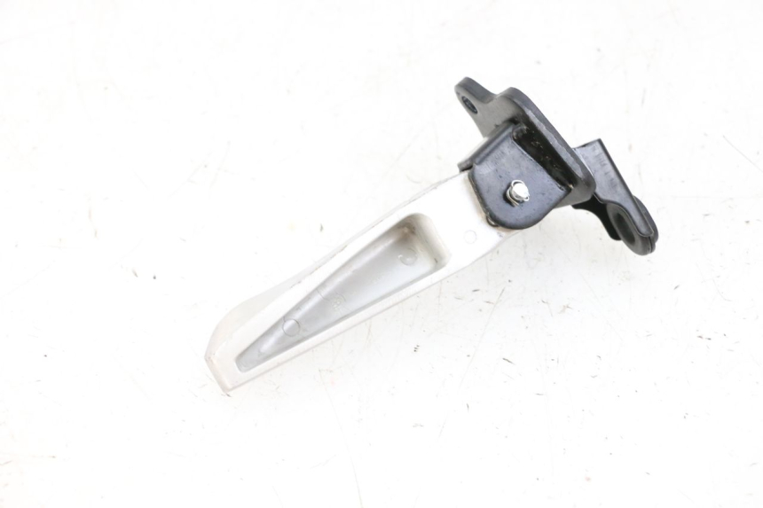 photo de CALE PIED ARRIERE DROIT YAMAHA NEO'S CORE 1 (2022 - 2026) - Gros plan technique