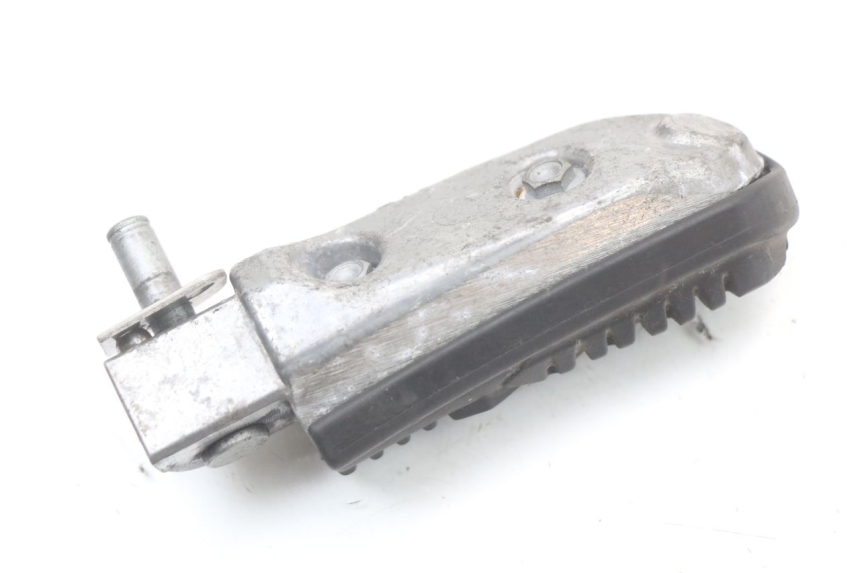 photo de CALE PIED ARRIERE DROIT MOTO GUZZI NORGE 8V GT 1200 (2011 - 2016) - Autre angle de vue