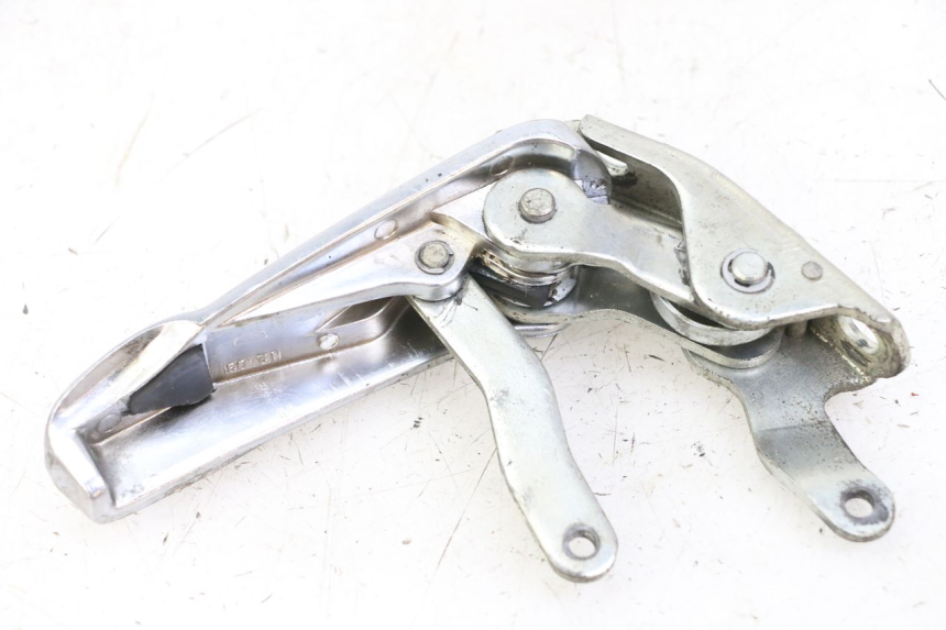 photo de CALE PIED ARRIERE DROIT PIAGGIO VESPA GRANTURISMO 200 (2004 - 2005)