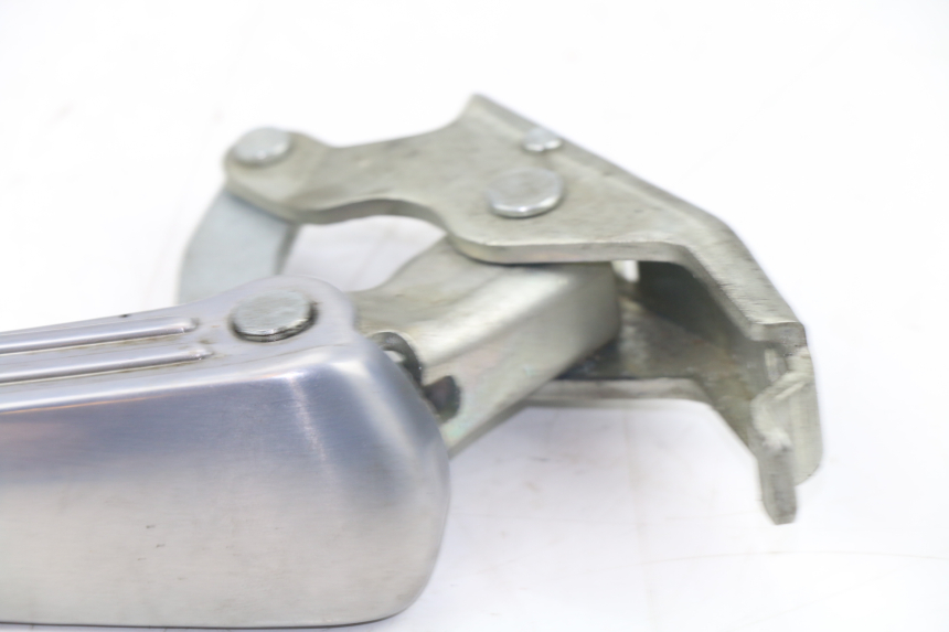 photo de CALE PIED ARRIERE DROIT PIAGGIO VESPA GTS IE 300 (2010 - 2016)