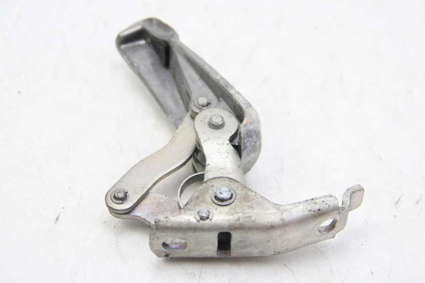 photo de CALE PIED ARRIERE DROIT PIAGGIO VESPA GTS SUPER IE 125 (2009 - 2016)