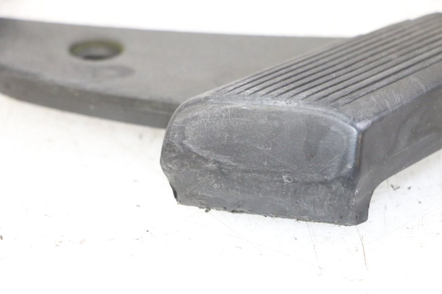 photo de CALE PIED ARRIERE DROIT PIAGGIO VESPA LX 150 (2005 - 2013)