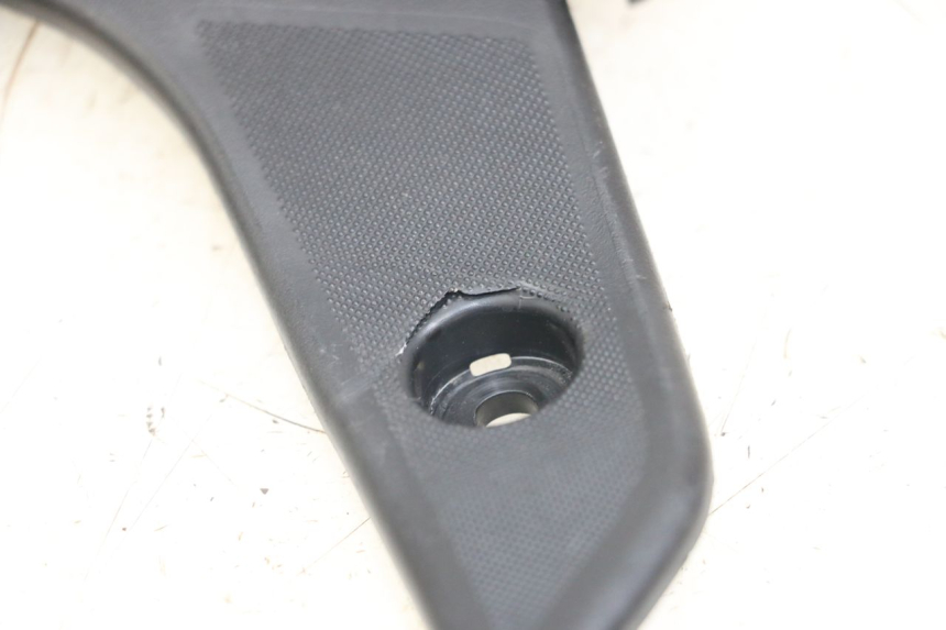 photo de CALE PIED ARRIERE DROIT PIAGGIO VESPA PRIMAVERA 4T 50 (2021 - 2024)