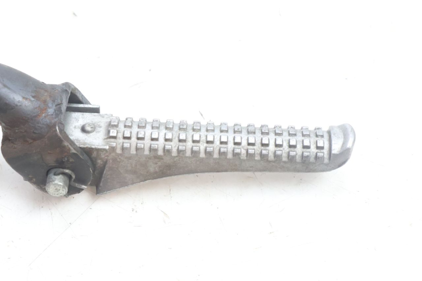 photo de CALE PIED ARRIERE DROIT GILERA RUNNER SP 50 (2002 - 2004) - Détail de la pièce