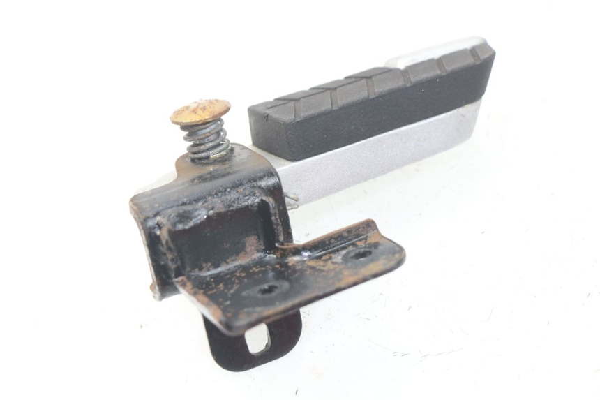 photo de CALE PIED ARRIERE DROIT DAELIM S3 125 (2010 - 2017)