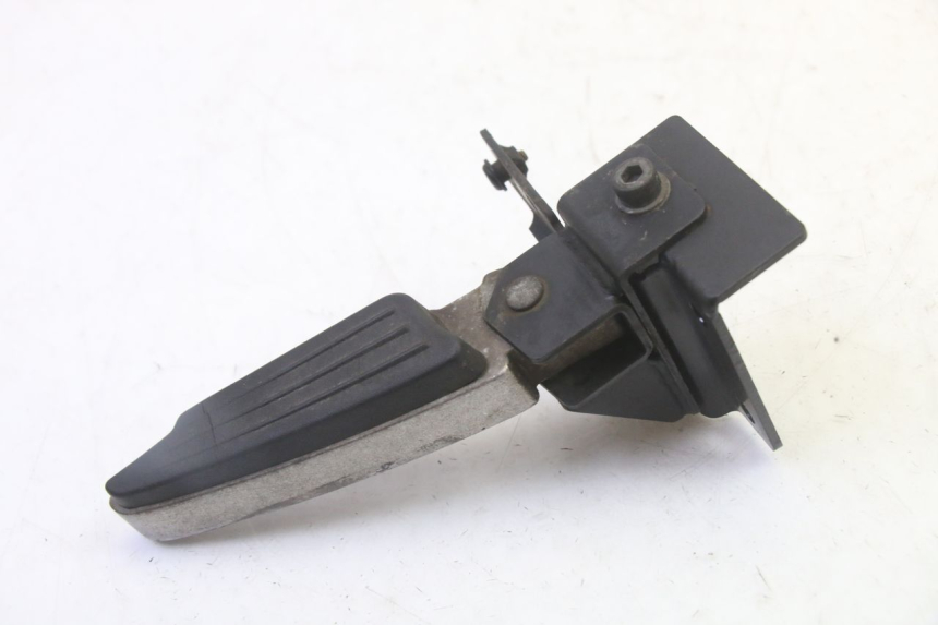 photo de CALE PIED ARRIERE DROIT PEUGEOT SATELIS 125 (2010 - 2012)